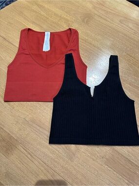 Forever 21 Orange Red and Black Ribbed V-Neck Crop Tops Size M